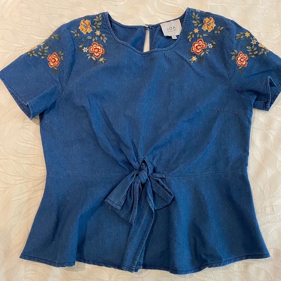 other Tops - ‼️SOLD‼️Cute denim top with embroidered flowers!
